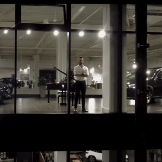 KIEDY HISTORIA JEST TRUDNA. Z FORTEPIANEM NA DACHU HOTELU MONOPOL.