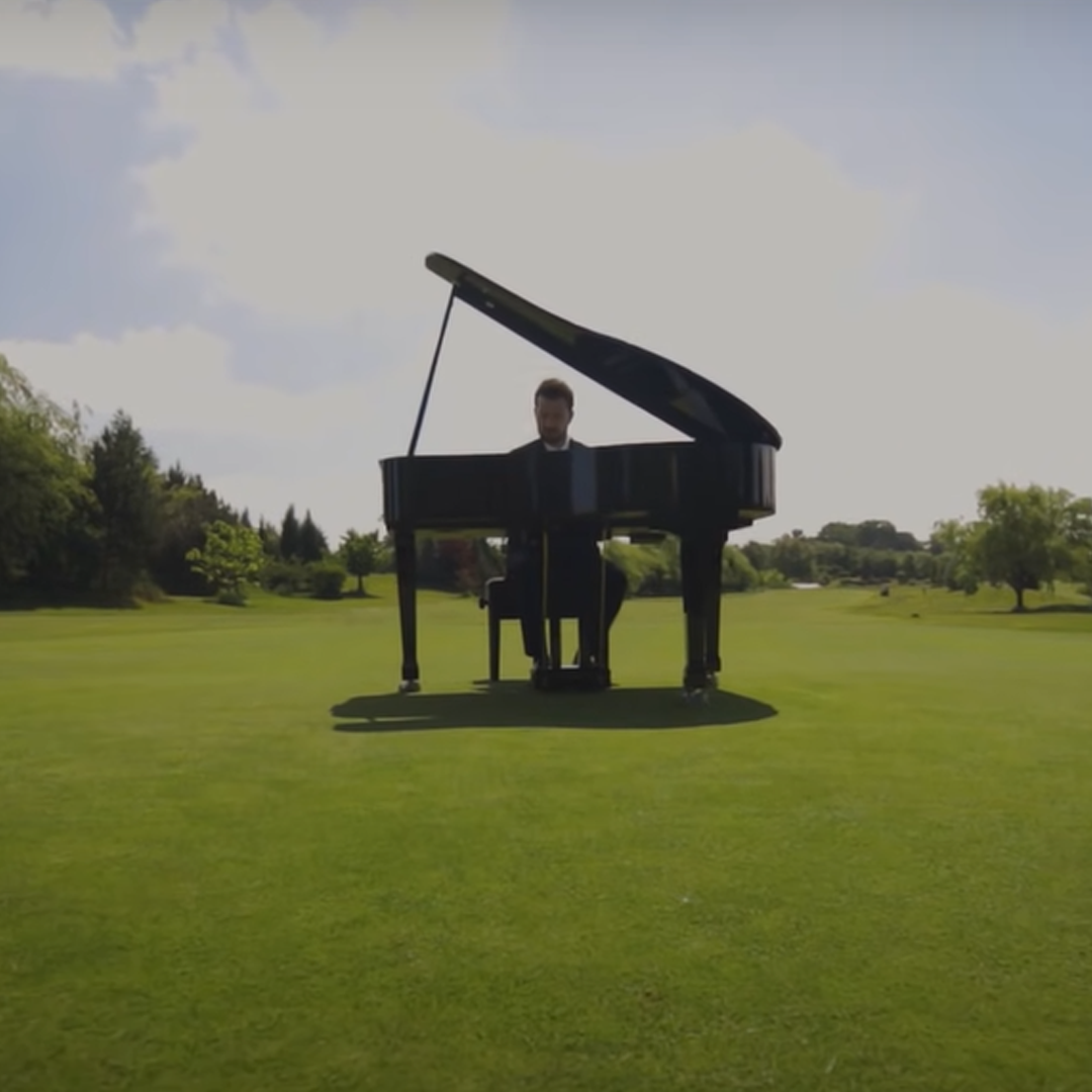 Pianista Wrocław FORTEPIAN NA POLU GOLFOWYM? WSZYSTKO JEST MOŻLIWE!