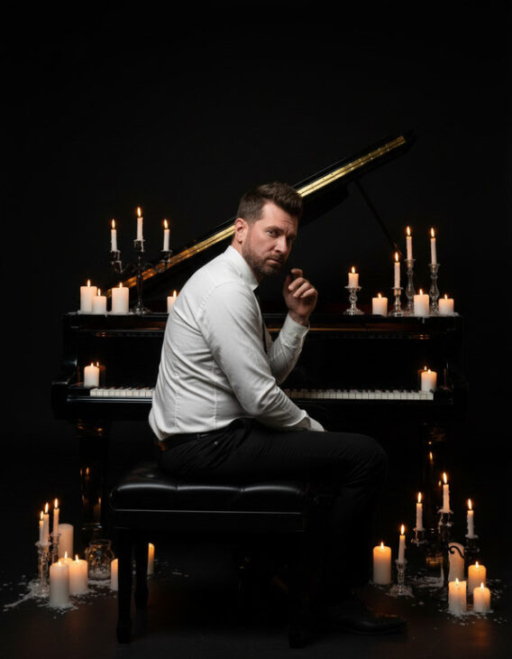Koncertowanie przy świetle świec Konrad Waszczyk